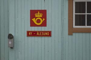 ny alesund postamt in spitzbergen norwegen foto