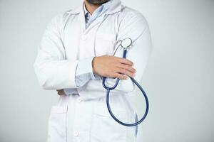 Nahansicht von männlich Arzt halten Stethoskop foto
