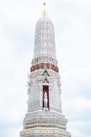 alt Pagode isolieren im thailändisch Tempel, wat arun ist ein Buddhist Tempel mit ein zentral Turm prang gebaut im khmer Stil ,die Architektur Thailand, Tempel Bangkok Thailand foto