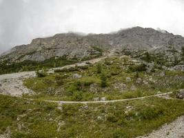 Valparola Dolomiten Aussicht auf wolkig Tag foto