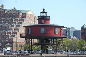 eben rot Leuchtturm im Baltimore Maryland Hafen foto