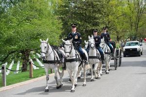 Washington DC, Usa - 2. Mai 2014 - Beerdigung der US Army Marine auf dem Friedhof von Arlington foto