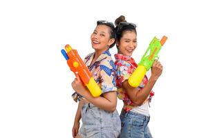 Porträt zweier Frauen beim Songkran-Festival mit Wasserpistole foto