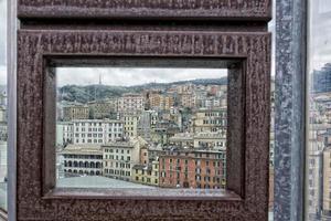 genua hafen beherbergt stadtbildpanorama foto