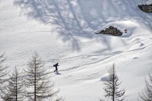 isolierter Schneeschuhwanderer foto