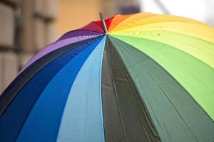 Regenbogen Flagge Regenschirm foto