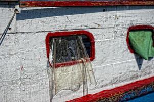 Fischerboot im Hafen von Indonesien foto