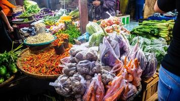 Minahasa, Indonesien Januar 2023, Gemüse im tondano traditionell Markt foto