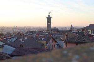 Panorama- Aussicht von das Stadt von Bergamo, Italien Konzept Foto. städtisch architektonisch Fotografie. foto