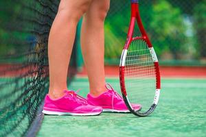 Frau spielt Tennis foto