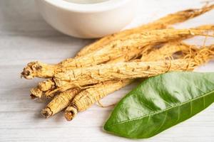 Ginseng, getrocknetes Gemüsekraut. gesundes Essen berühmtes Exportlebensmittel in Korea-Land. foto