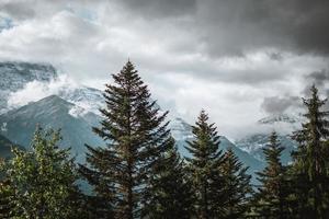 majestätisch Berg Landschaft im das Französisch Alpen Hintergrund Panorama foto