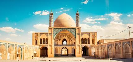 Kashan, Iran, 2022 - - schön Aha bozorg Moschee Panorama im sonnig Blau Himmel Tag foto