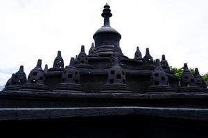 Batu-Indonesien, Januar 2, 2023. selektiv Fokus von Replik von Borobudur Tempel stupa gelegen im Öko Grün Park. foto