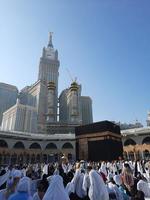 Mekka, Saudi Arabien, jan 2023 - - Pilger von alle Über das Welt sind durchführen Tawaf im Masjid al haram im Mekka. foto