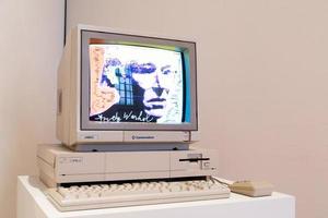 Computer Kommodore Amiga 1000 mit Diskette Platte und Maus foto