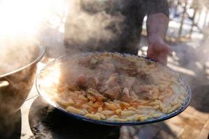 heiß köstlich Teller, Knödel mit Fleisch und Bohnen foto