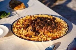 heiß köstlich Teller, Knödel mit Fleisch und Bohnen foto