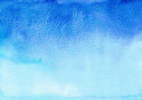 Aquarell tief Blau und Weiß Gradient Hintergrund. Aquarell cerulean Ombre Hintergrund Textur. foto