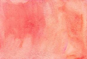 Aquarell Licht rot Hintergrund Textur Hand gemalt. tief Koralle künstlerisch Hintergrund, Aquarell Bürste Schlaganfälle auf Papier. foto