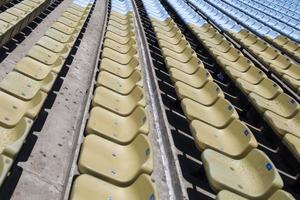 Nahaufnahme Detail der braunen Stadionsitze foto