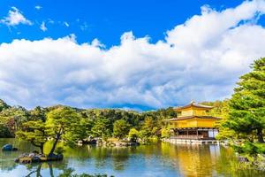 Kinkakuji-Tempel oder der goldene Pavillon in Kyoto, Japan foto