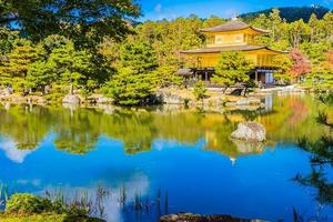 Kinkakuji-Tempel oder der goldene Pavillon in Kyoto, Japan foto