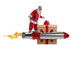 Santa claus liefert Geschenke mit ein schnell Raum Rakete foto