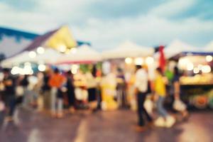 abstrakt verwischen Hintergrund im Nacht Markt beim Einkaufen Einkaufszentrum zum Hintergrund, Jahrgang getönt. foto