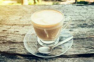 Tasse Kaffee auf Holz Tabelle foto