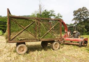 Heu Wagen mit Traktor foto