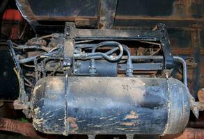 Bremse Zylinder oder Bremse Pumps von schwer Lastwagen sind wesentlich zum Fahren und manövrieren das Fahrzeug und Bremse Kabel im das Fabrik und Aufrechterhaltung normal Betrieb. foto