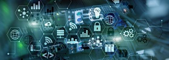 ict - Informations- und Telekommunikationstechnologie und iot - Internet der Dinge Konzepte. Diagramme mit Symbolen auf Serverraumhintergründen foto