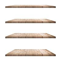 Tisch mit 4 Holzregalen isoliert auf weißem Hintergrund und Display-Montage für Produkt. foto