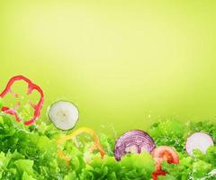 frisch Salat. gesund Essen zum Wellness Konzept foto