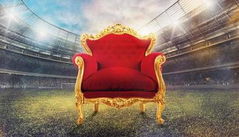 komfortabel und Luxus Samt Sessel im ein Fußball Stadion foto