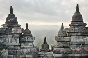 schön Borobudur Tempel stupa foto
