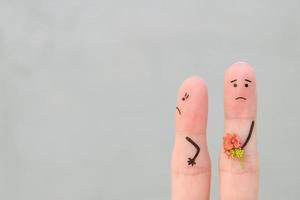 Finger Kunst von Paar. Mann gibt ein Frau ein Strauß von Blumen, sie ist nicht befriedigt. Raum zum Text. foto