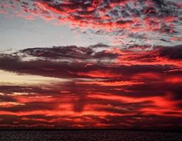 Sonnenuntergang in den Wolken foto