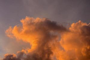 bunter Himmel bei Sonnenuntergang foto