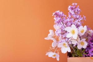 Flieder und Anemonen Blumenstrauß Grüße mit Frühling, zum Muttertag oder 8 foto