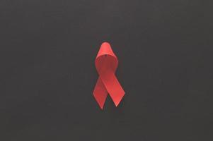 rotes Band symbolisiert Weltgesundheitstag foto