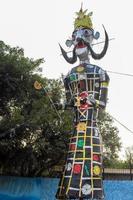 ravnans Sein entzündet während Dussera Festival beim ramleela Boden im Delhi, Indien, groß Statue von Ravana zu erhalten Feuer während das Messe von Dussera zu feiern das Sieg von Wahrheit durch Herr Rama foto