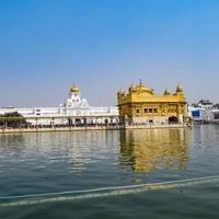schön Aussicht von golden Tempel Harmandir sahib im Amritsar, Punjab, Indien, berühmt indisch Sikh Wahrzeichen, golden Tempel, das Main Heiligtum von sikhs im Amritsar, Indien foto