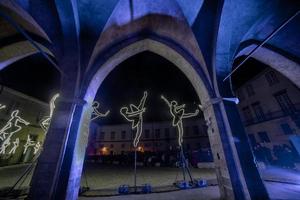 Italien 2023 LED Licht Installation im das Platz im Bergamo foto