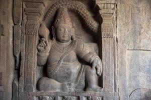 kubera, das Gott von Vermögen, abgebildet im das Tempel im pattadakal foto