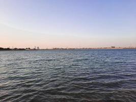 schön Abend und bunt Sonnenuntergang beim Jeddah, Corniche, Saudi Arabien, foto