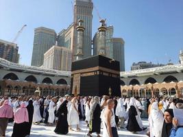 Mekka, Saudi Arabien, feb 2023 - - Pilger von alle Über das Welt sind durchführen Tawaf im Masjid al haram im Mekka. foto