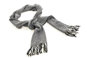 grauer Schal auf weißem Hintergrund foto