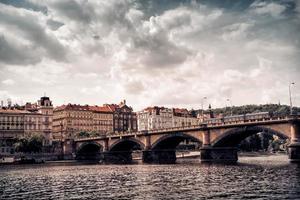 Ansicht der palacky Brücke bei Sonnenuntergang in Prag, Tschechische Republik